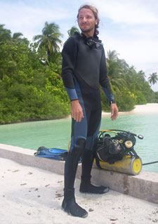 riccardo de gregorio istruttore subacqueo del diving di asdu alle maldive le interviste in esclusiva per www.tuttomaldive.it agli addetti del settore viaggi alle maldive(tour operator, diving, compagnie aeree, organizzazioni turistiche